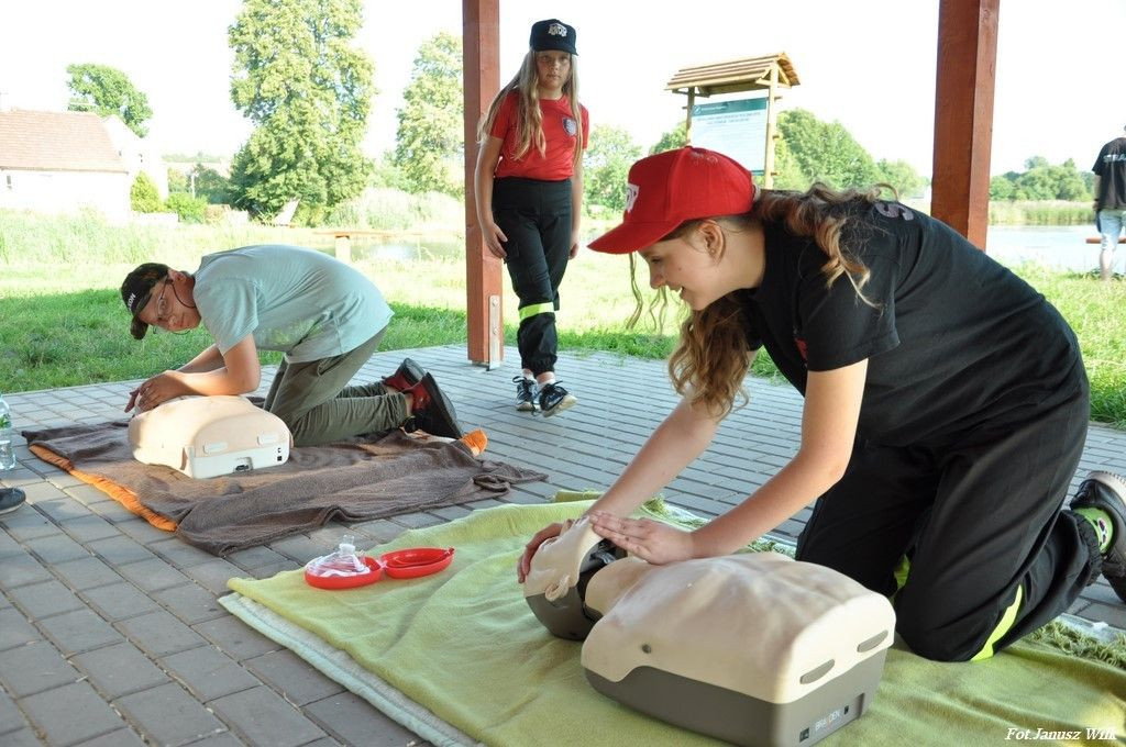 Spotkanie integracyjne młodych strażaczek i strażaków z trzech powiatów