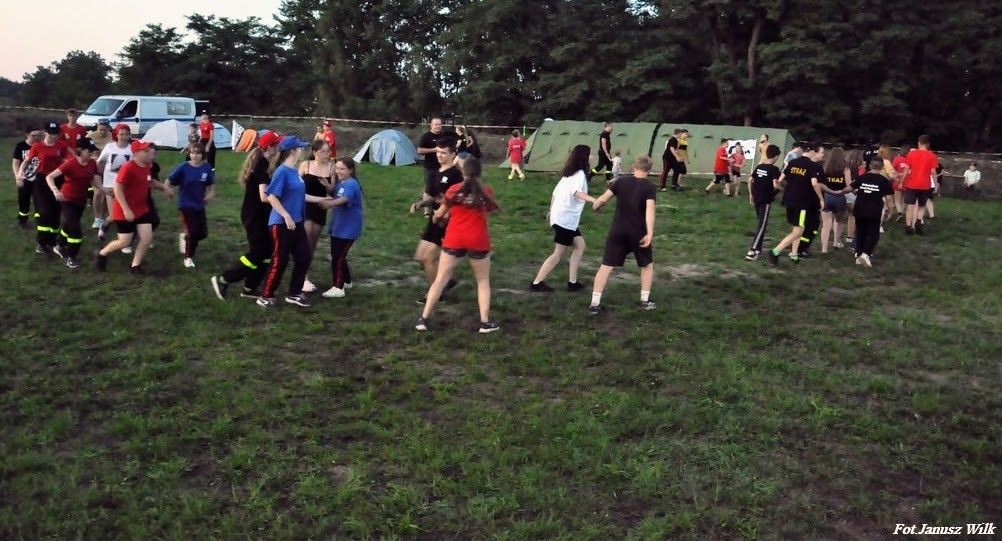 Spotkanie integracyjne młodych strażaczek i strażaków z trzech powiatów