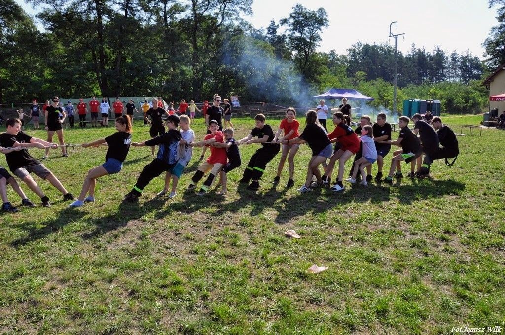 Spotkanie integracyjne młodych strażaczek i strażaków z trzech powiatów