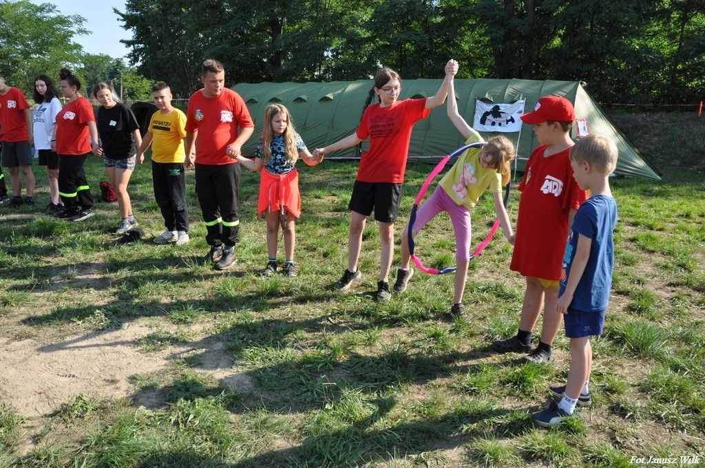 Spotkanie integracyjne młodych strażaczek i strażaków z trzech powiatów