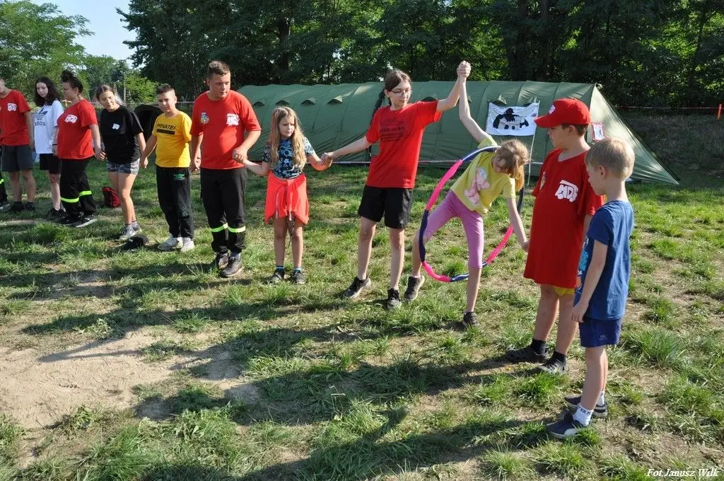 Spotkanie integracyjne młodych strażaczek i strażaków z trzech powiatów