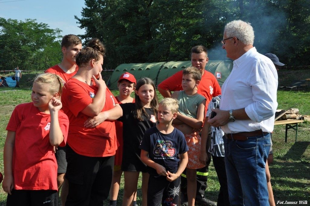 Spotkanie integracyjne młodych strażaczek i strażaków z trzech powiatów