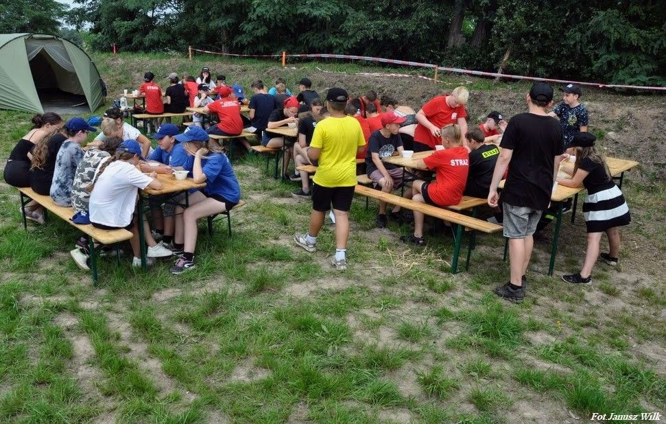 Spotkanie integracyjne młodych strażaczek i strażaków z trzech powiatów