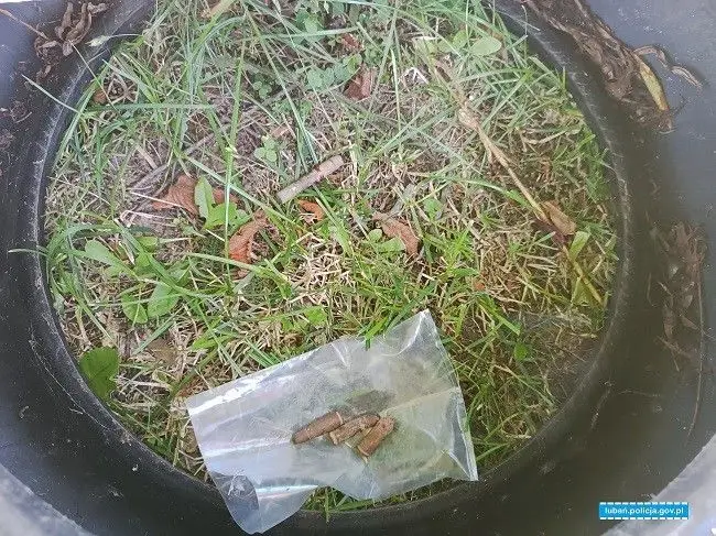 Niebezpieczne przedmioty i wóz saperów