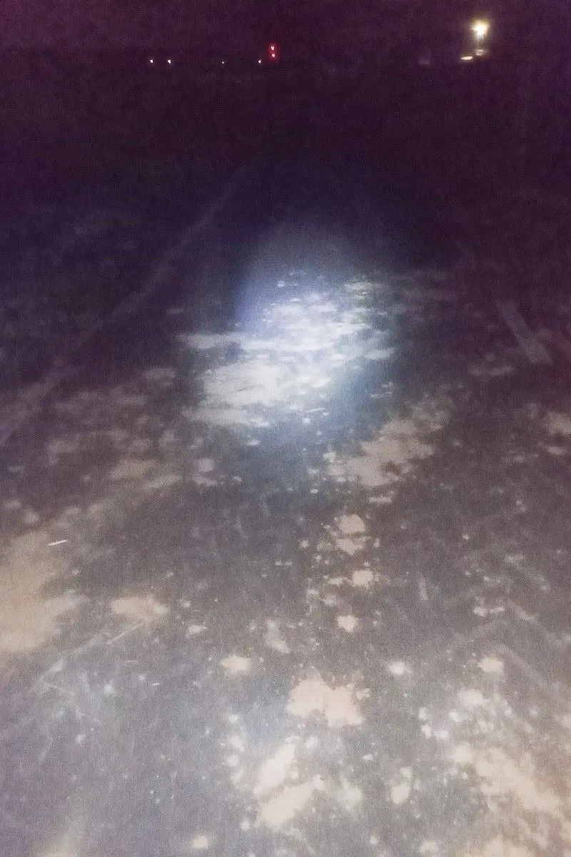 Ziemia na ścieżce rowerowej