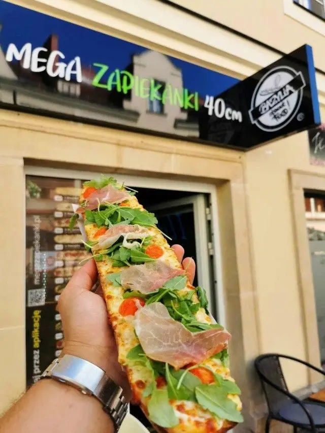 Mega Zapiekanki Bolesławiec Bazylia Street Food