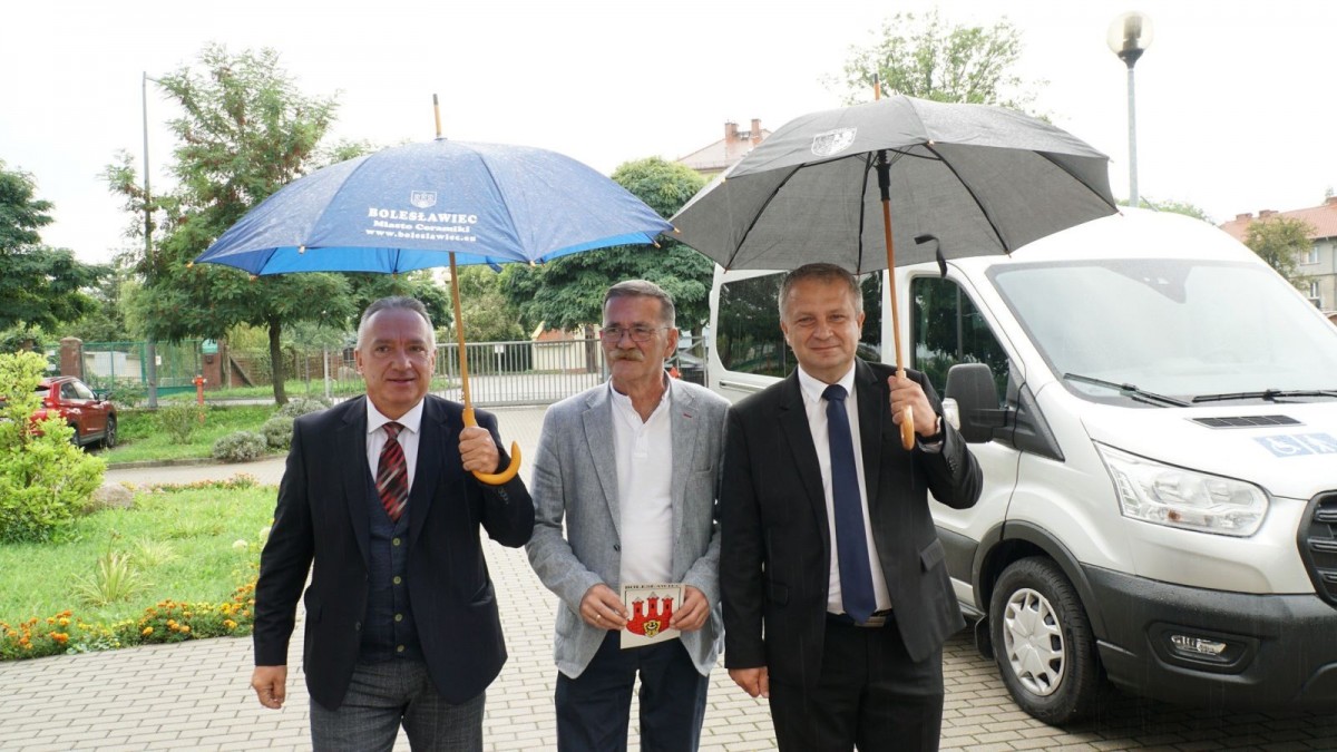 9-osobowy pojazd trafił do bolesławieckiego Domu Pomocy Społecznej