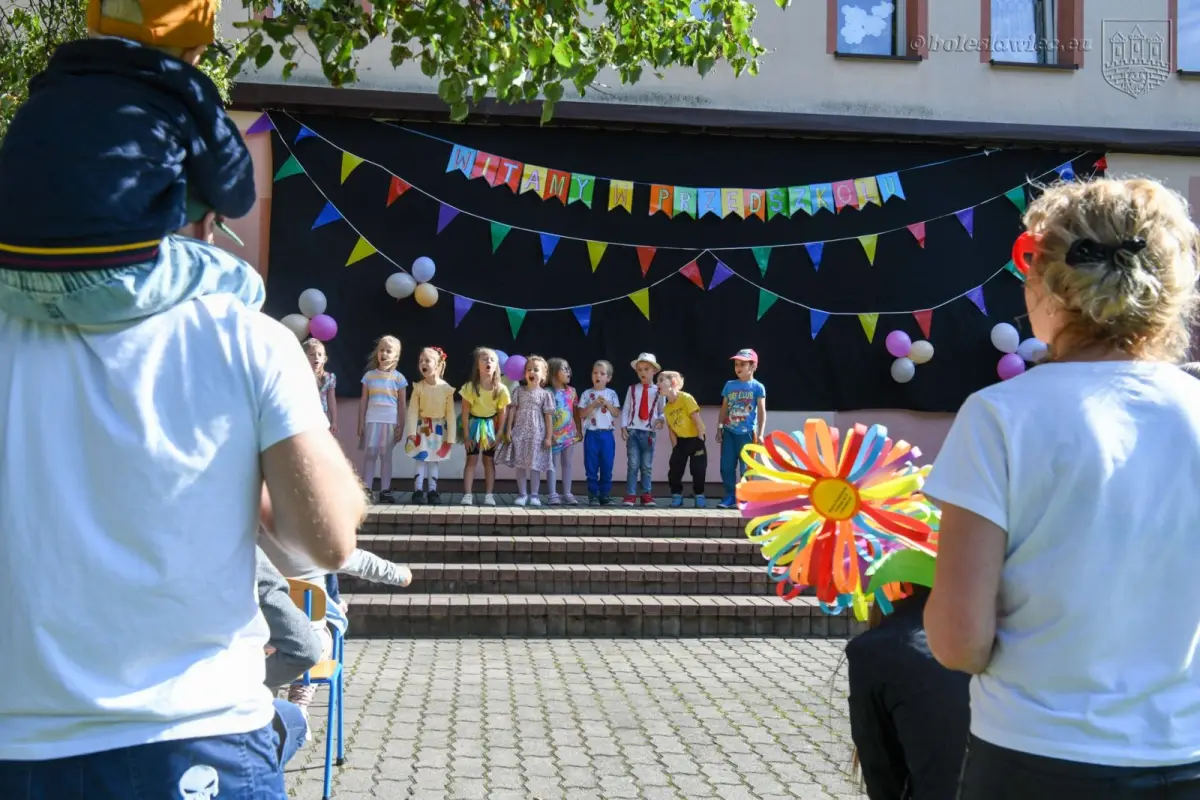 Ponad 930 dzieci rozpoczęło nowy rok (przed)szkolny w miejskich placówkach