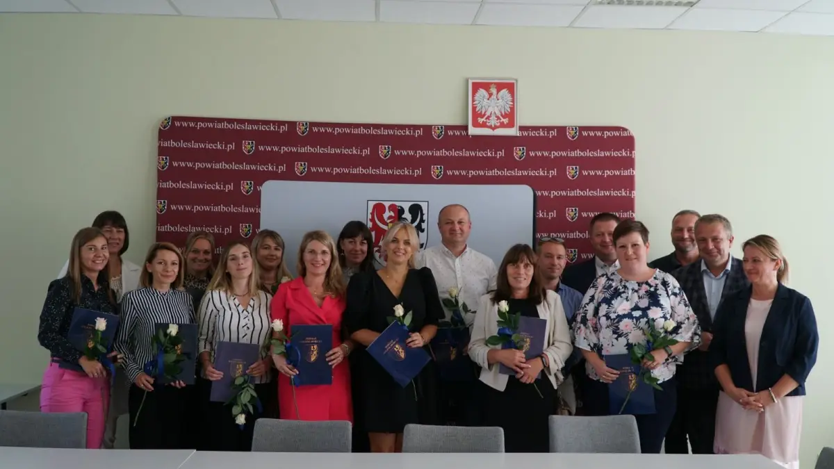 Nauczyciele z powiatowych szkół z awansami