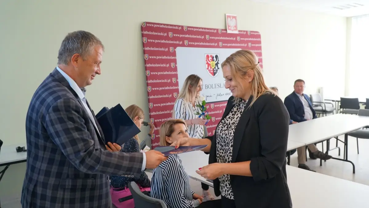 Nauczyciele z powiatowych szkół z awansami
