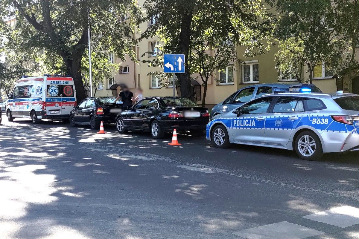 Zderzenie dwóch aut na Chrobrego