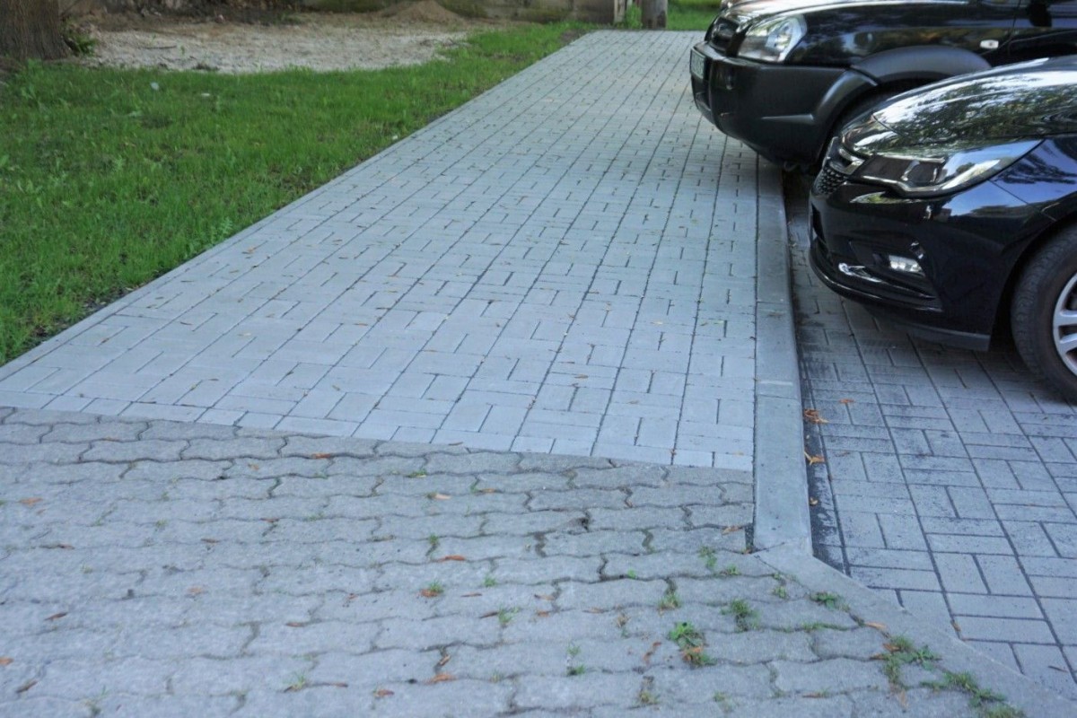 Chodnik w Nowogrodźcu