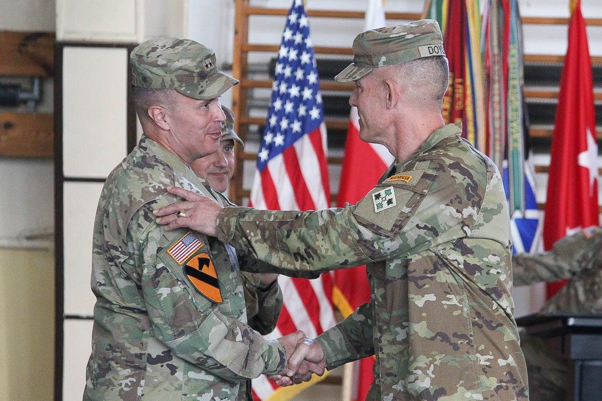 Ceremonia przekazania dowodzenia nad misją US Army w Europie odbyła się w Bolesławcu
