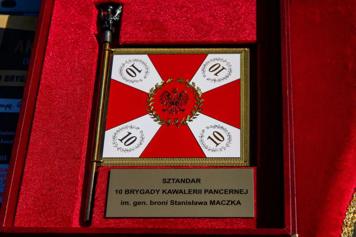 Uroczystość w 10 Brygadzie Kawalerii Pancernej w Świętoszowie