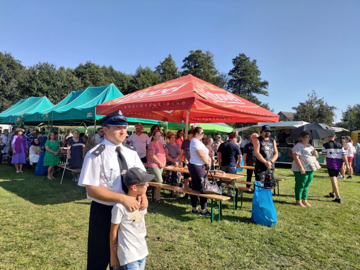 Przekazanie darów na dożynkach