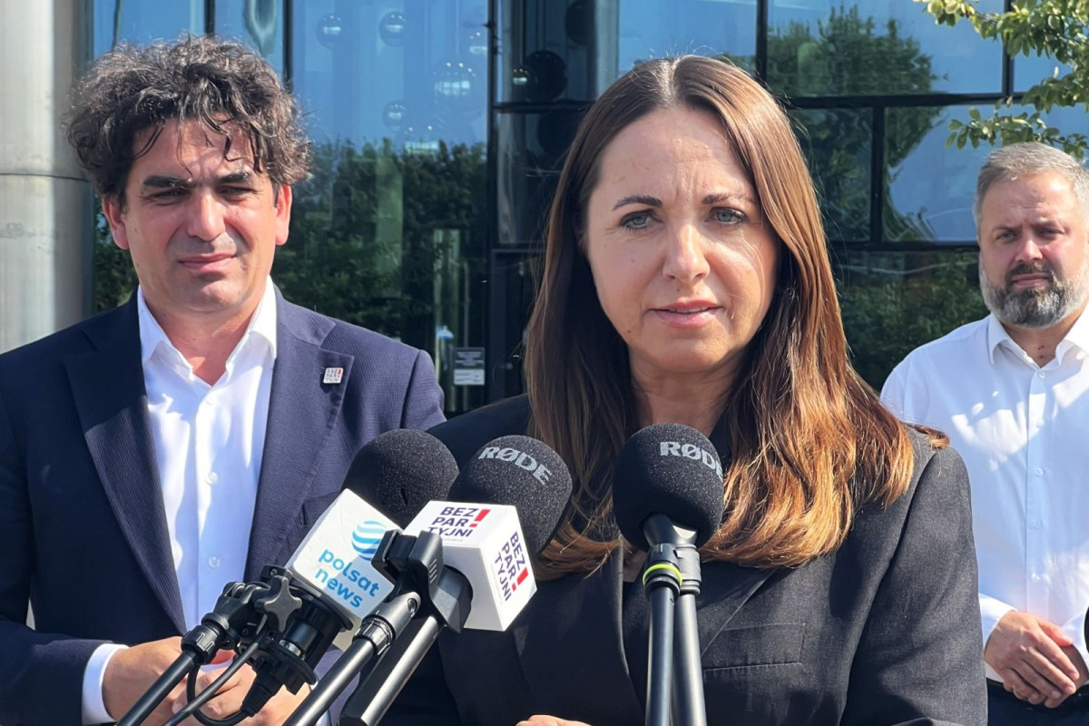 Konferencja Bezpartyjnych Samorządowców przed siedzibą TVN przy ul. Wiertniczej w Warszawie