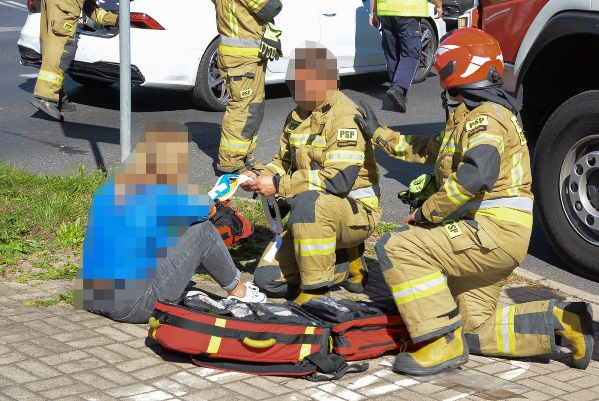 Zderzenie dwóch pojazdów koło wiaduktu w Bolesławcu