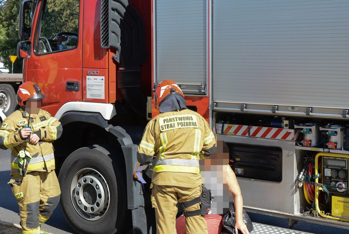 Zderzenie dwóch pojazdów koło wiaduktu w Bolesławcu