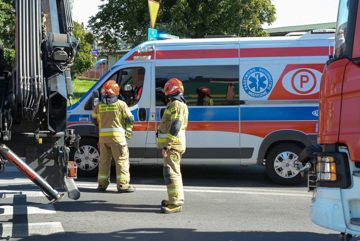 Zderzenie dwóch pojazdów koło wiaduktu w Bolesławcu