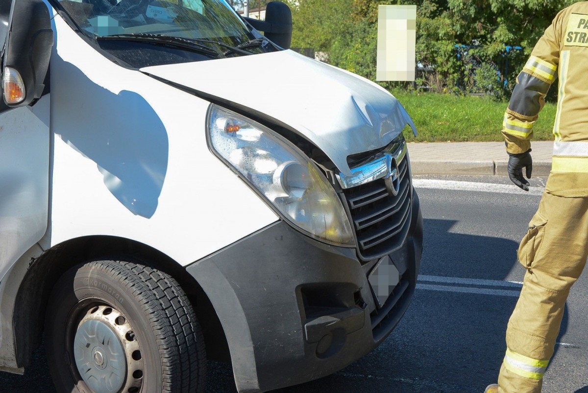 Zderzenie dwóch pojazdów koło wiaduktu w Bolesławcu