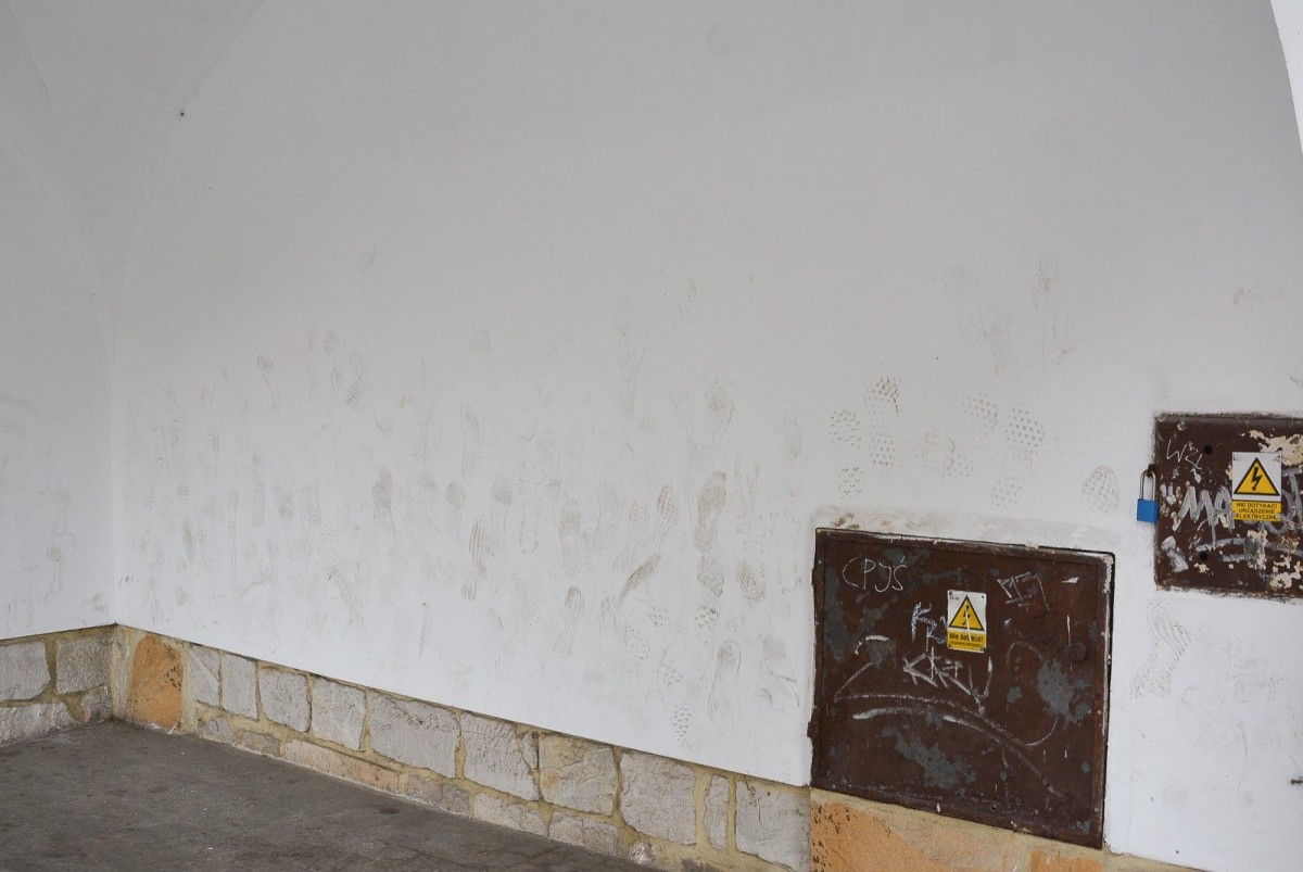 Działalność wandali przy ulicy Zacisze w Bolesławcu