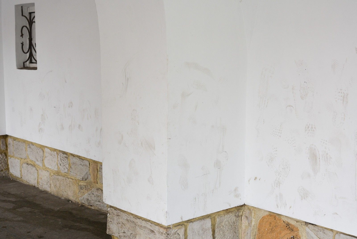 Działalność wandali przy ulicy Zacisze w Bolesławcu