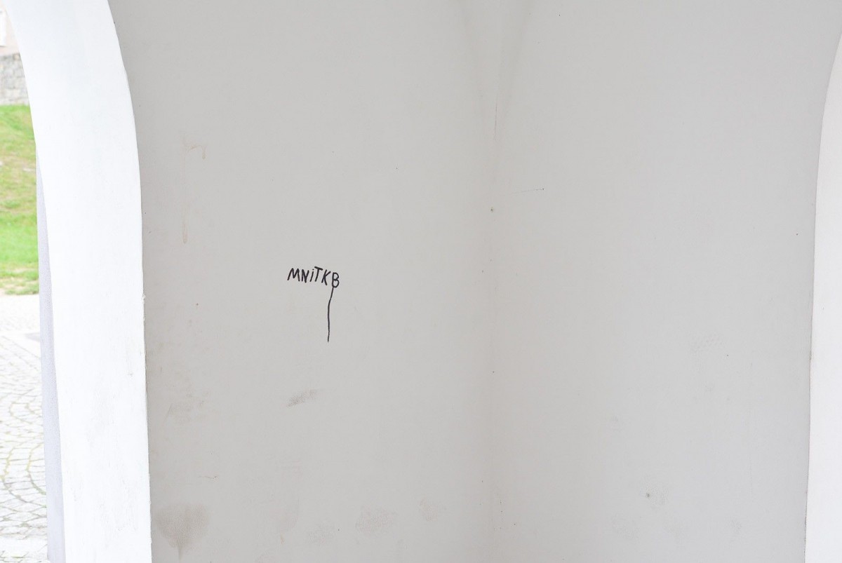 Działalność wandali przy ulicy Zacisze w Bolesławcu