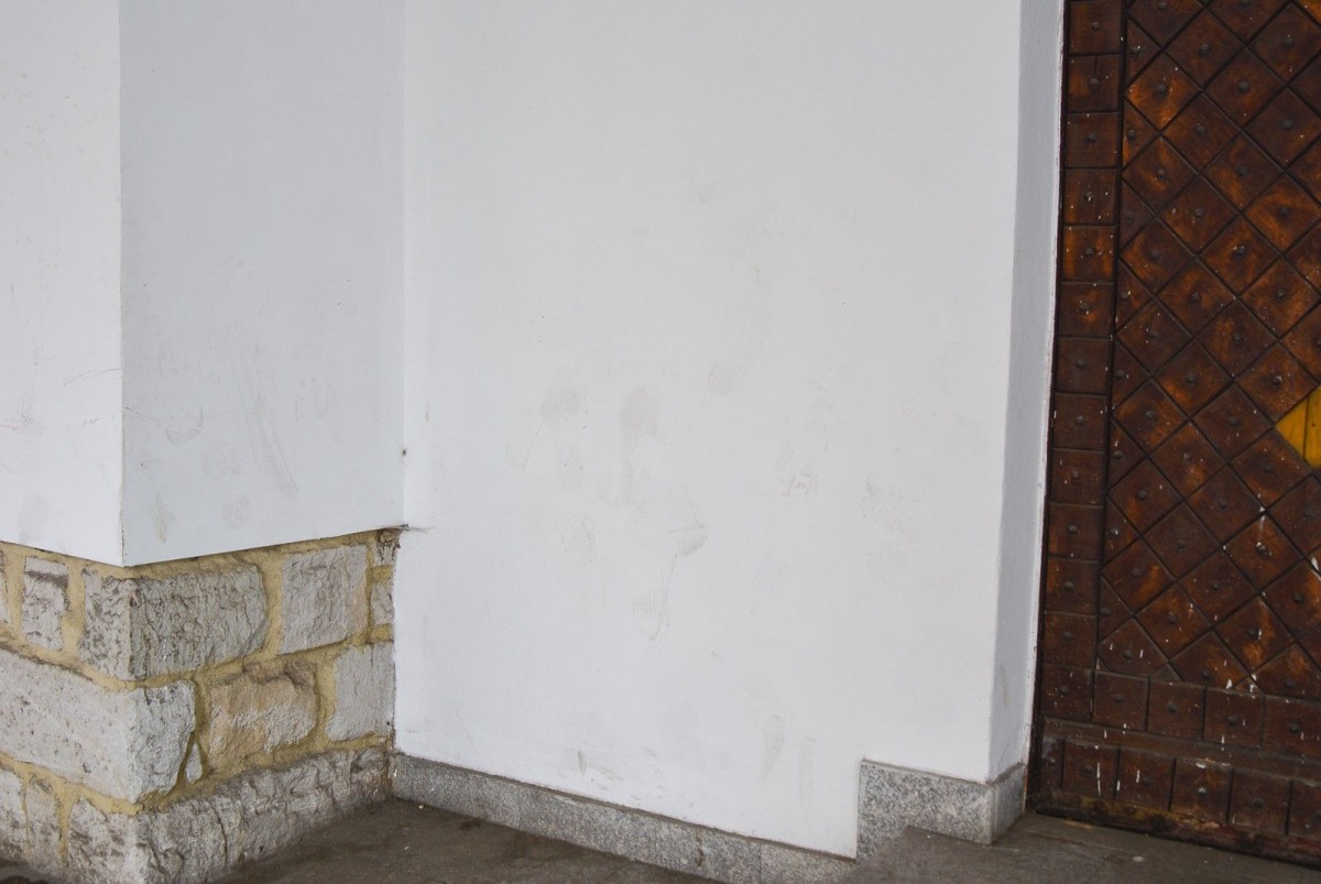 Działalność wandali przy ulicy Zacisze w Bolesławcu