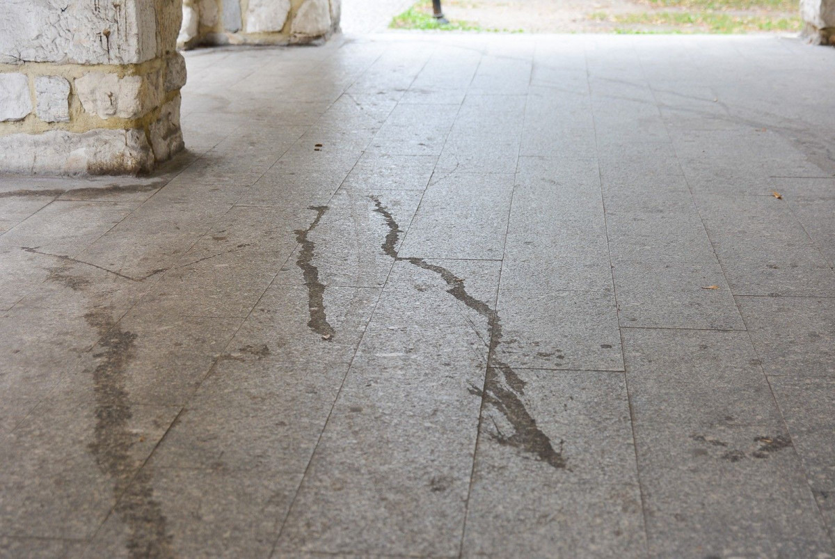 Działalność wandali przy ulicy Zacisze w Bolesławcu