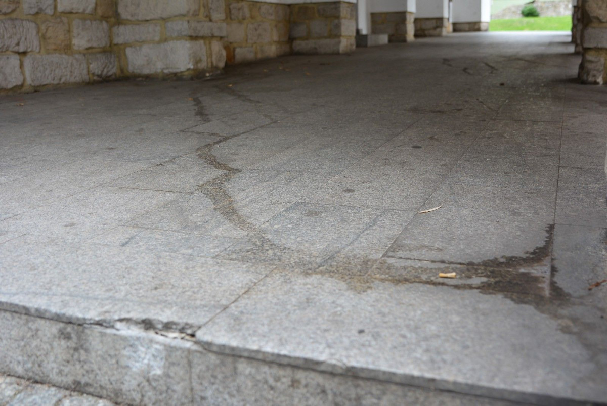 Działalność wandali przy ulicy Zacisze w Bolesławcu