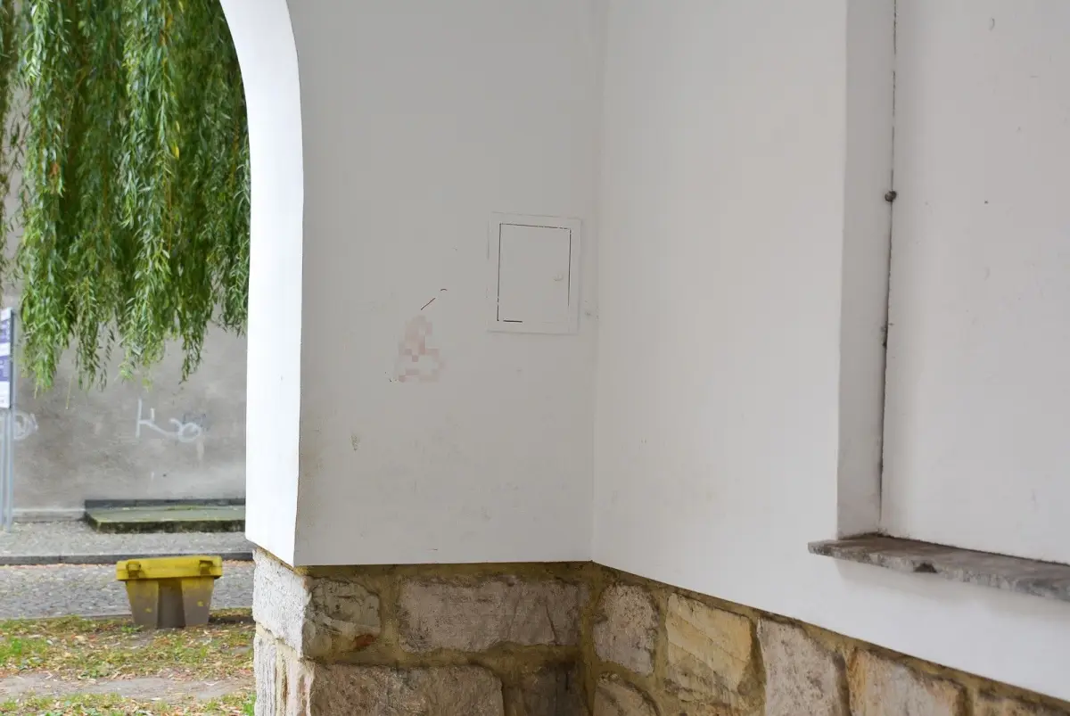 Działalność wandali przy ulicy Zacisze w Bolesławcu