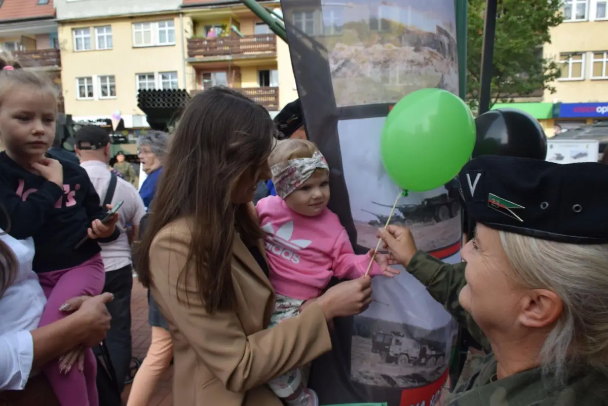Присяга 75 солдатів на ринковій площі в Новогродзці