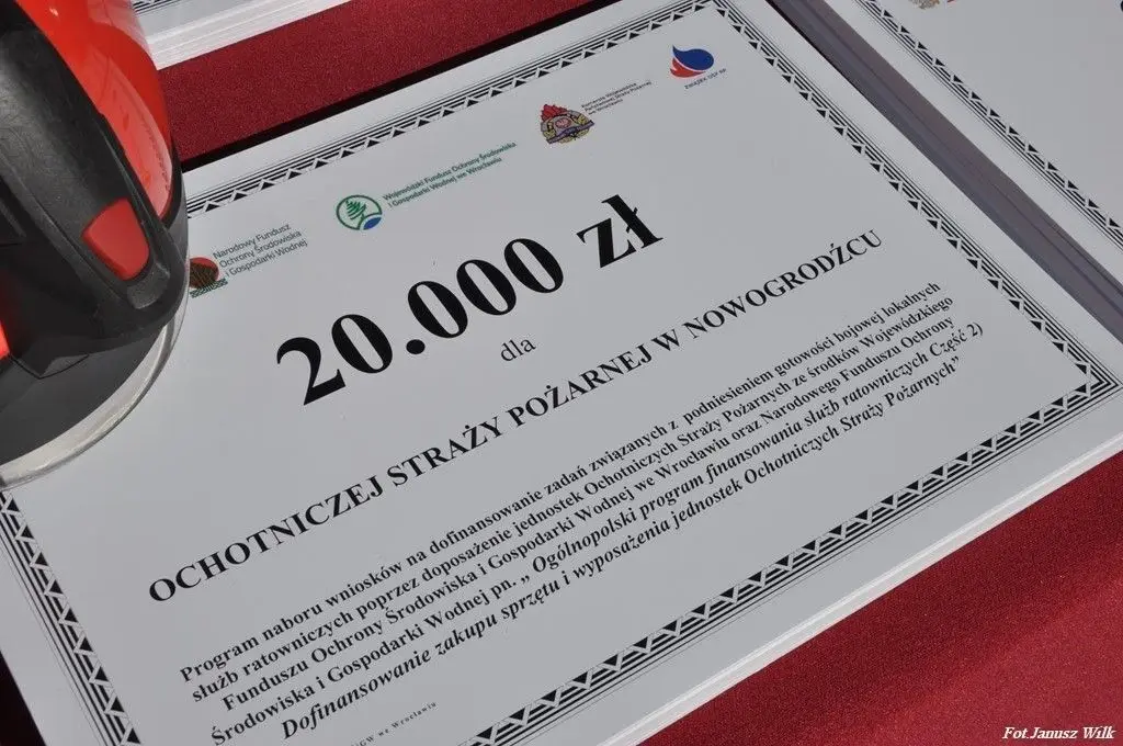 Strażacy z naszego powiatu z promesami na zakup sprzętu