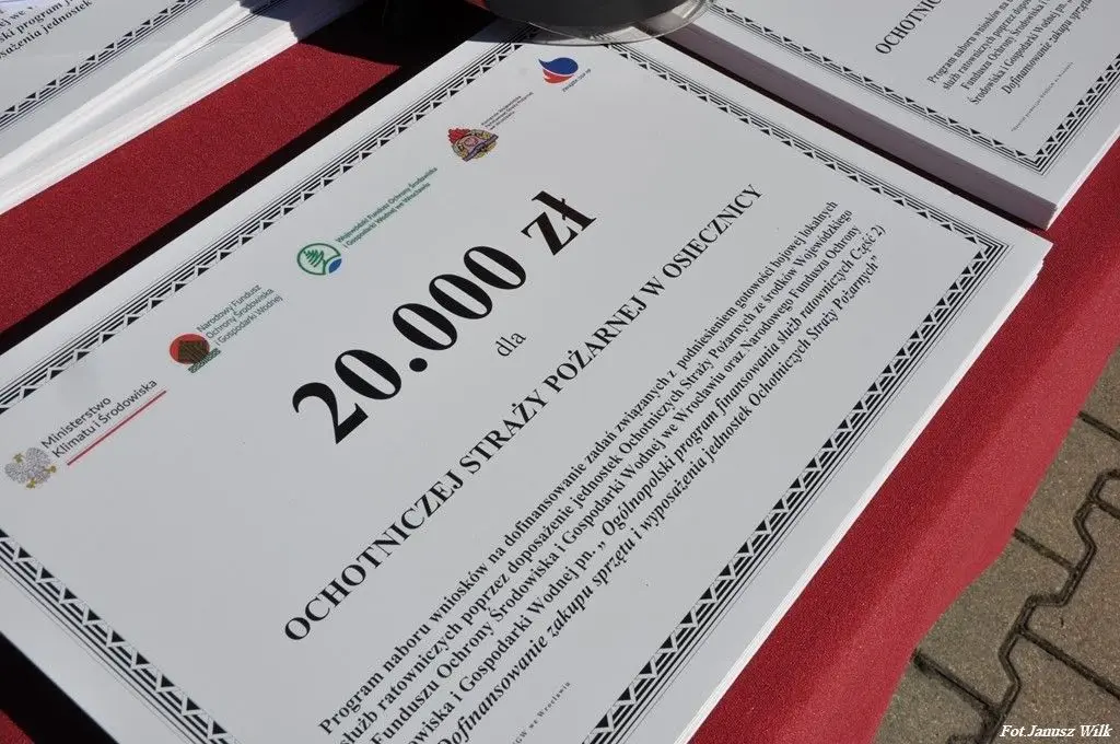 Strażacy z naszego powiatu z promesami na zakup sprzętu