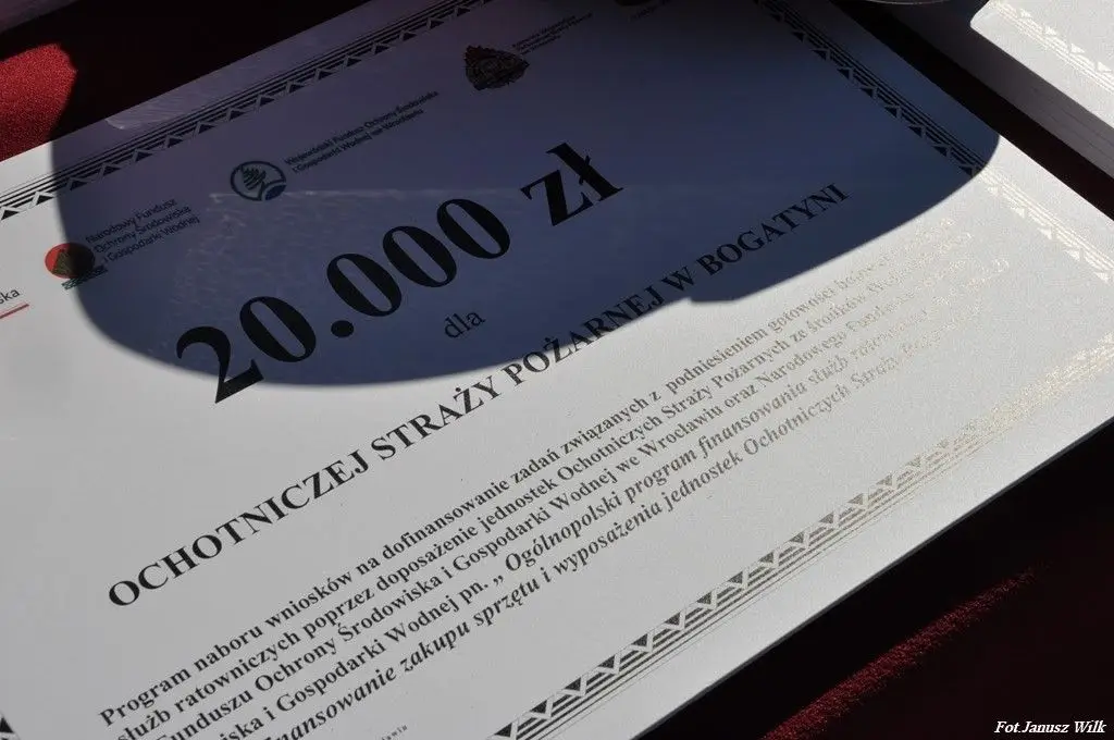 Strażacy z naszego powiatu z promesami na zakup sprzętu