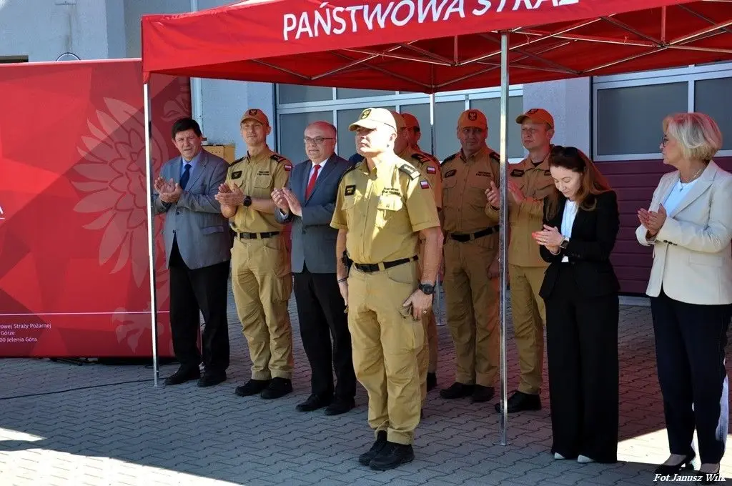 Strażacy z naszego powiatu z promesami na zakup sprzętu