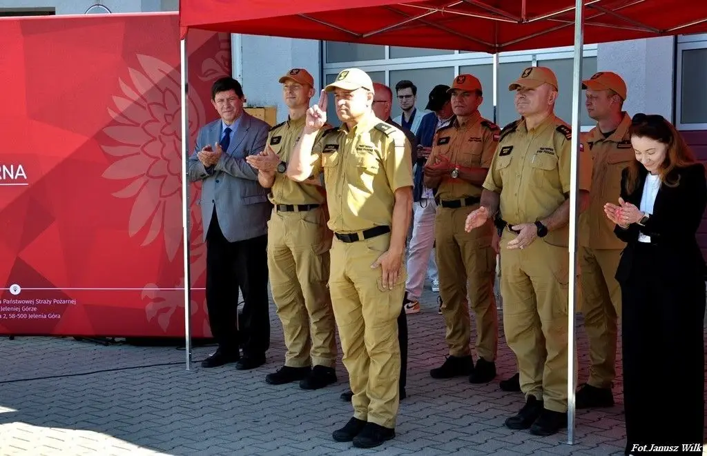 Strażacy z naszego powiatu z promesami na zakup sprzętu