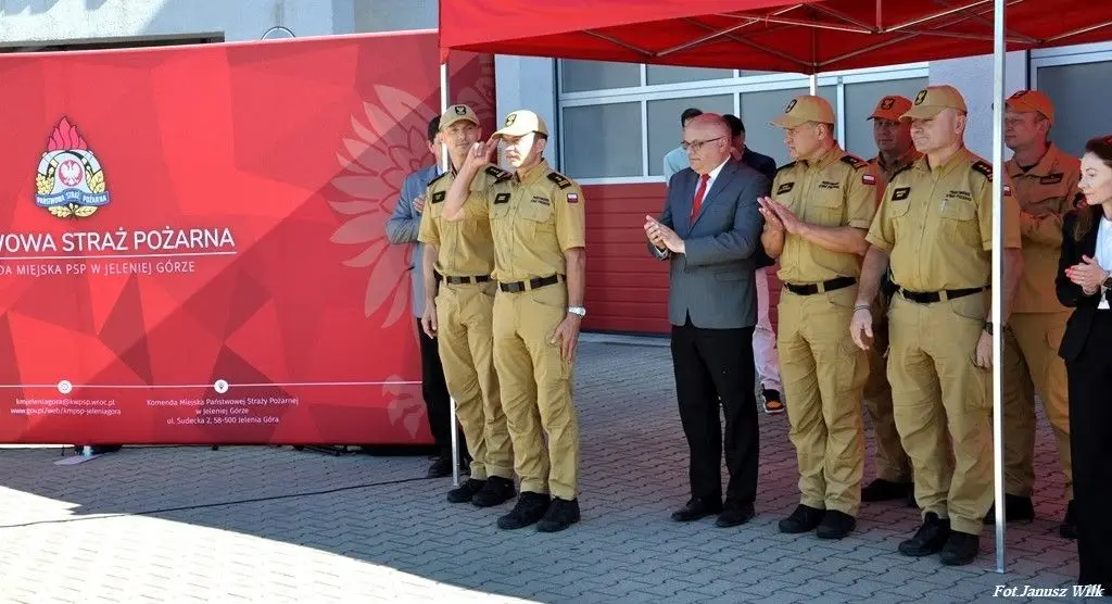 Strażacy z naszego powiatu z promesami na zakup sprzętu