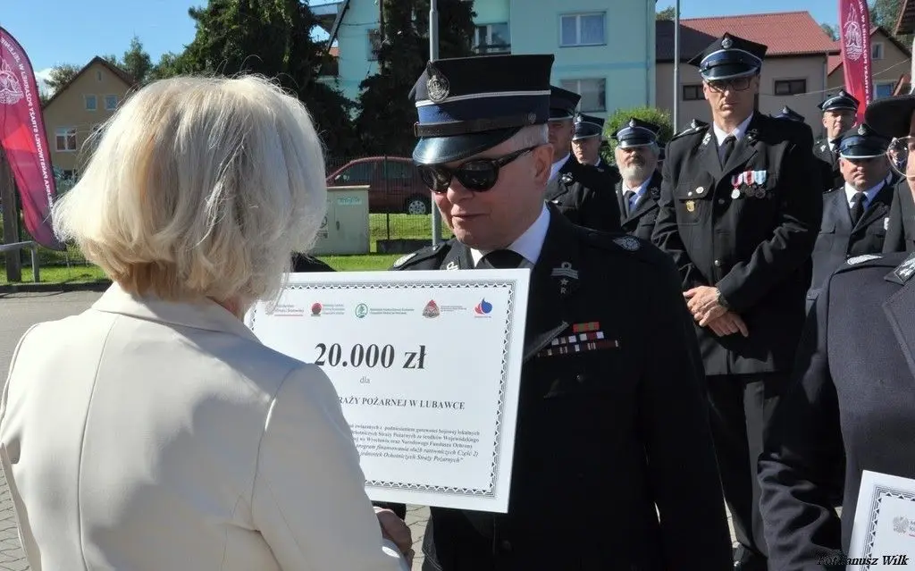 Strażacy z naszego powiatu z promesami na zakup sprzętu