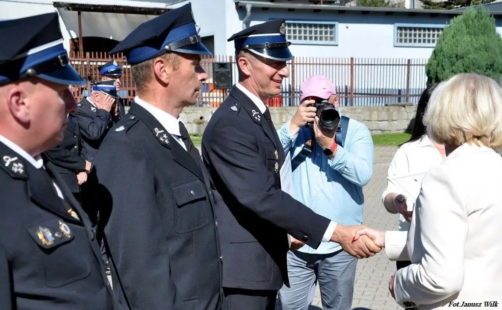 Strażacy z naszego powiatu z promesami na zakup sprzętu