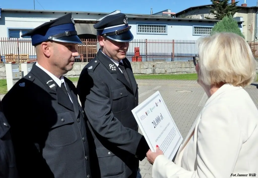 Strażacy z naszego powiatu z promesami na zakup sprzętu