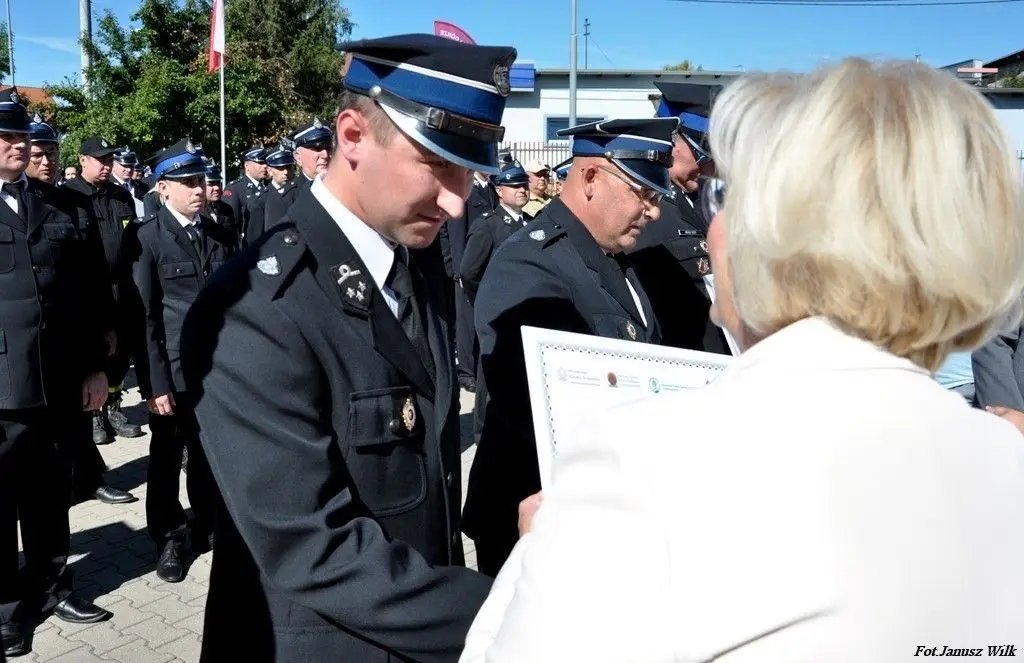 Strażacy z naszego powiatu z promesami na zakup sprzętu