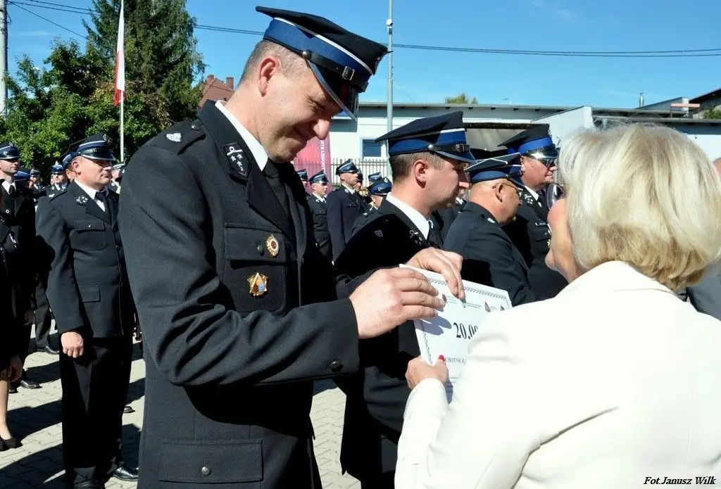 Strażacy z naszego powiatu z promesami na zakup sprzętu