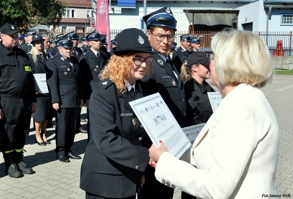 Strażacy z naszego powiatu z promesami na zakup sprzętu