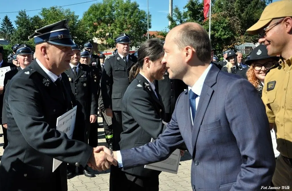Strażacy z naszego powiatu z promesami na zakup sprzętu