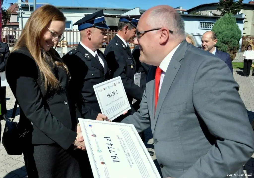 Strażacy z naszego powiatu z promesami na zakup sprzętu