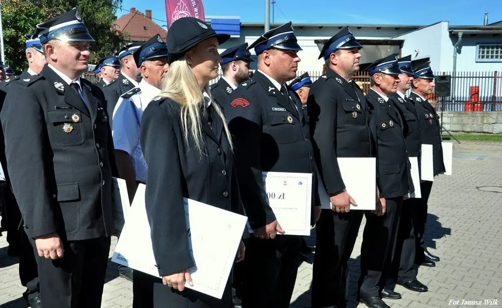 Strażacy z naszego powiatu z promesami na zakup sprzętu