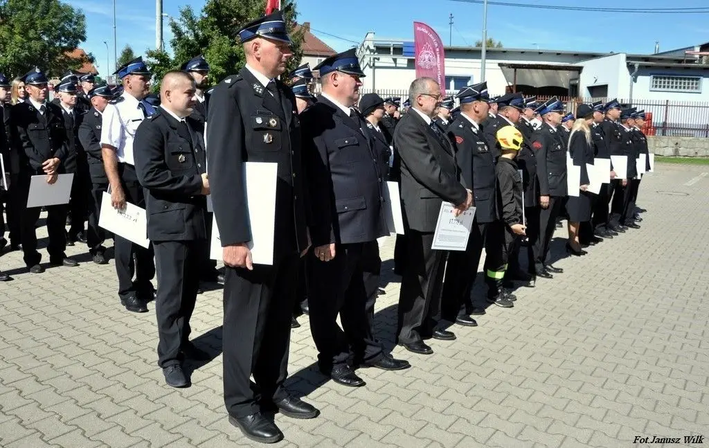 Strażacy z naszego powiatu z promesami na zakup sprzętu