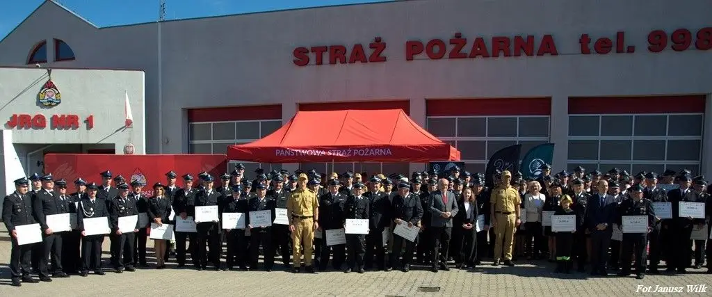 Strażacy z naszego powiatu z promesami na zakup sprzętu