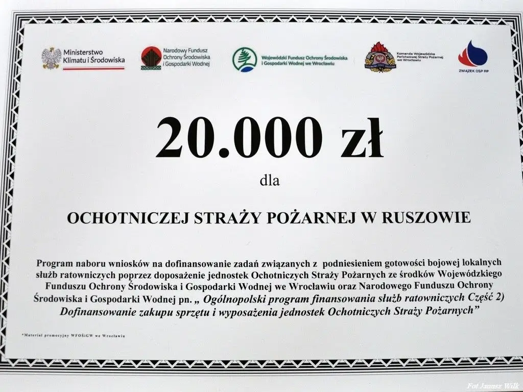 Strażacy z naszego powiatu z promesami na zakup sprzętu